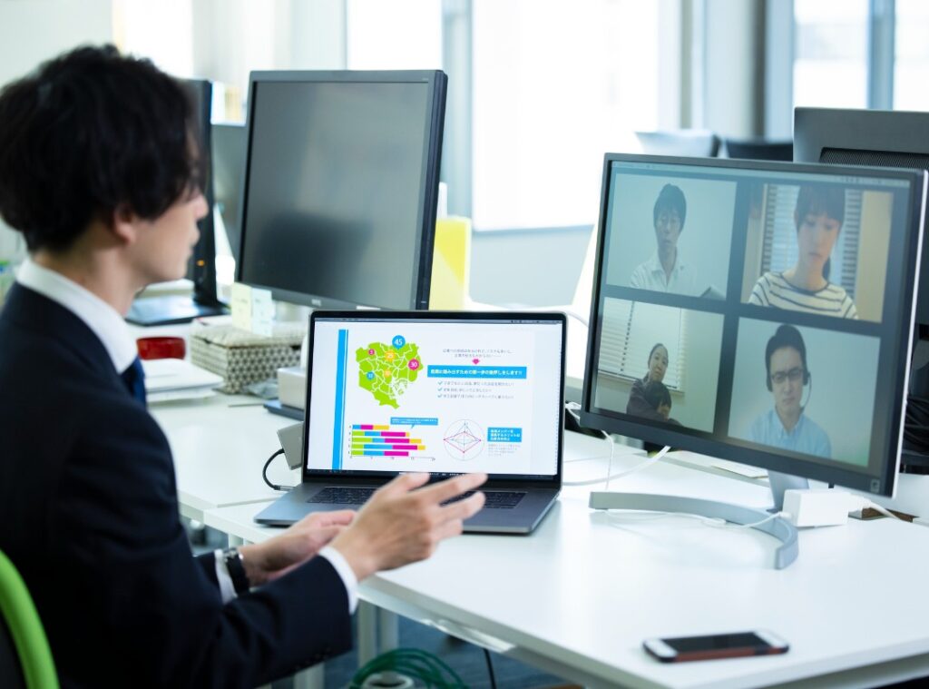 サテライトオフィスが注目される3つの背景。働き方改革による離職防止、BCP対策としての拠点分散、地方創生への貢献を解説する図